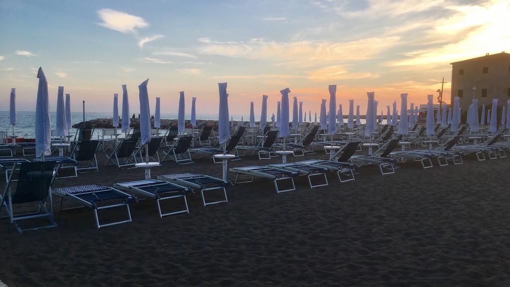 Lungomare Hotel Marina di Cecina Exterior foto